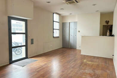 Commerce 2 pièces 220500 €