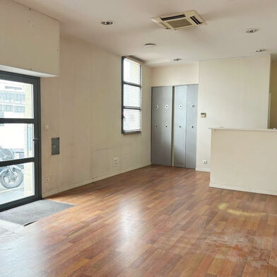 Commerce 2 pièces 220500 €