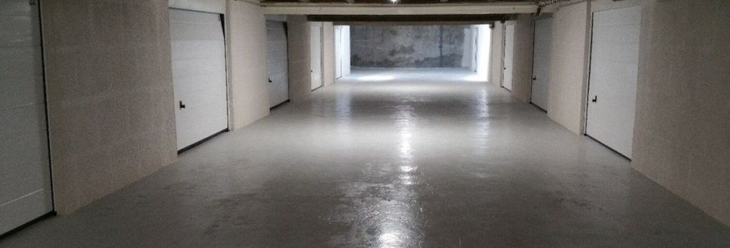 Garage  25 m² à louer à Bron (69500)