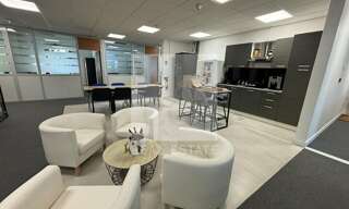 Bureau  360 m² à louer à Saint-Priest (69800)