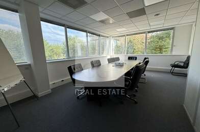Bureau  7943 €