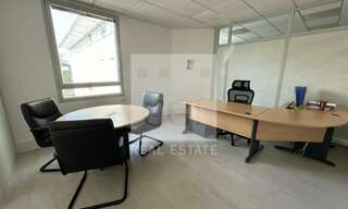 Bureau  623 m² à louer à Saint-Priest (69800)
