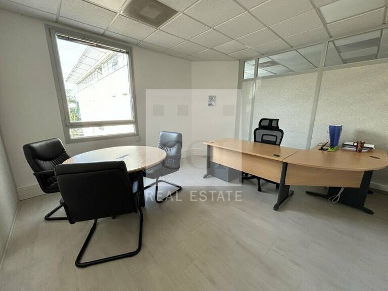 BUREAUX à LOUER — photo 1