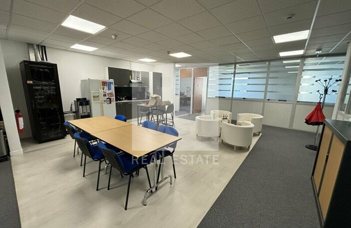 BUREAUX à LOUER — photo 3