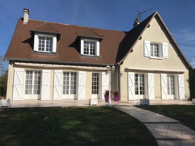 Maison de ville de 7 pièces principales — photo du bien