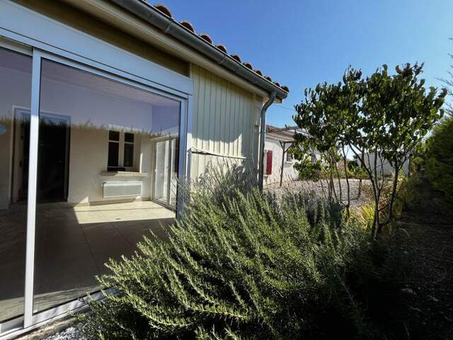 Maison en pierre de 3 pièces principales — photo du bien
