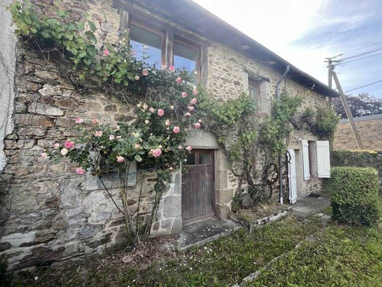 Maison en pierre de 3 pièces principales — photo 1