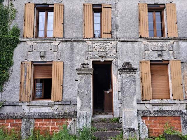 Maison en pierre de 5 pièces principales — photo du bien