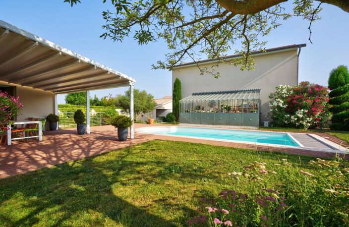 Maison À Vendre à Saint Cyr Sur Rhône — photo 2