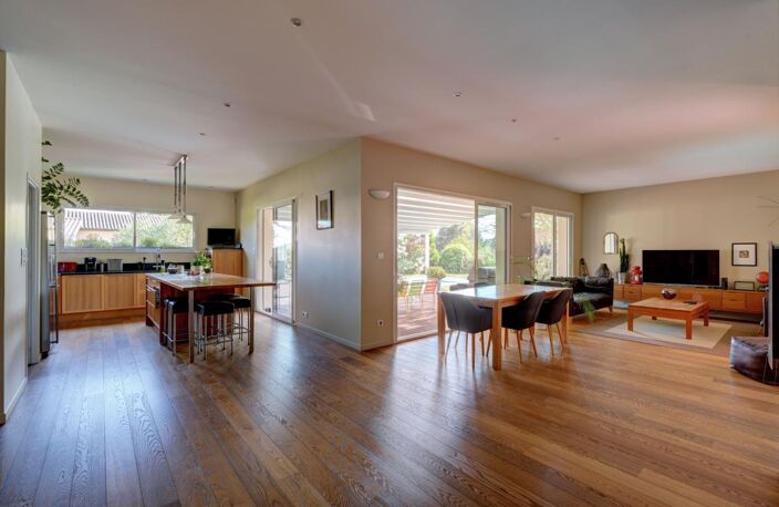 Maison À Vendre à Saint Cyr Sur Rhône — photo 4