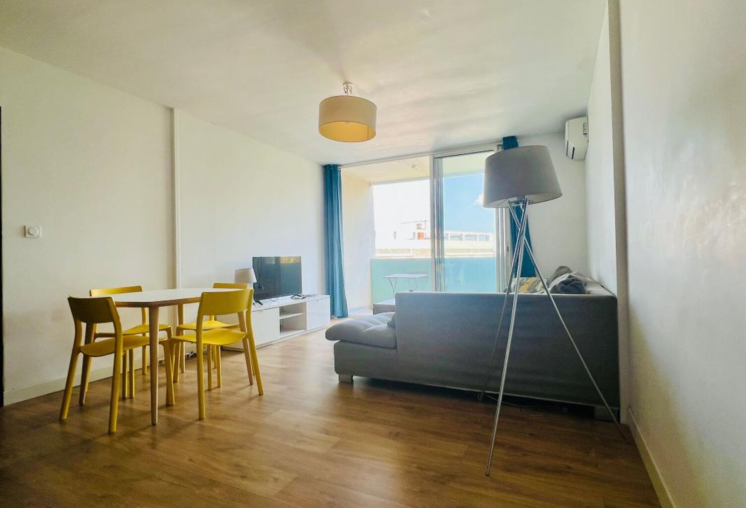 À vendre – NÎMES Jean Jaurès / Kennedy
T3 traversant avec balcon, loggia, parking, cave + parc arboré — photo 1