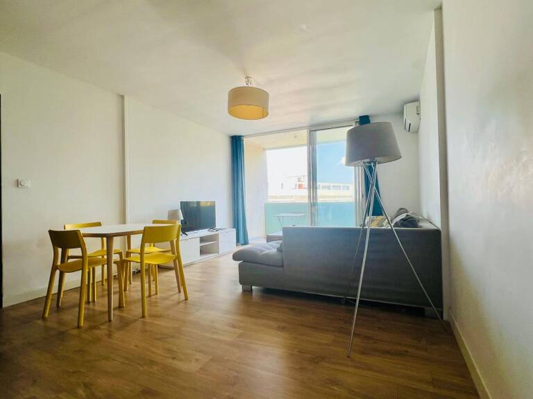 À vendre – NÎMES Jean Jaurès / Kennedy
T3 traversant avec balcon, loggia, parking, cave + parc arboré — photo 1