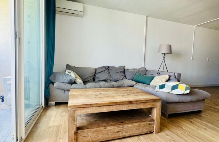 À vendre – NÎMES Jean Jaurès / Kennedy
T3 traversant avec balcon, loggia, parking, cave + parc arboré — photo 3