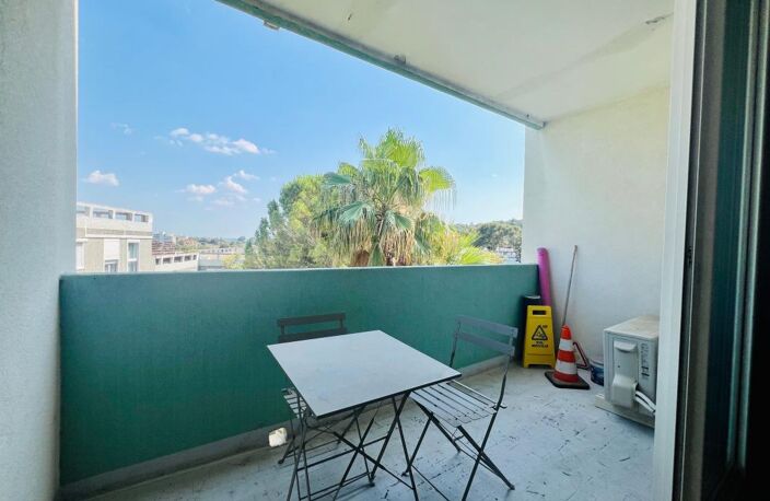 À vendre – NÎMES Jean Jaurès / Kennedy
T3 traversant avec balcon, loggia, parking, cave + parc arboré — photo 4