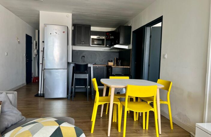 À vendre – NÎMES Jean Jaurès / Kennedy
T3 traversant avec balcon, loggia, parking, cave + parc arboré — photo 5