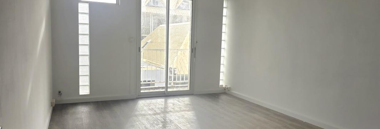 Bureau  75 m² à louer à Saint-Pierre (97410)