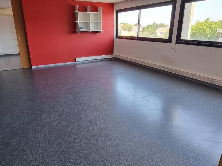 Commerce  110 m² — photo 1