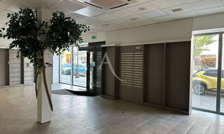 Commerce 10 Pièces 118 m² à louer à Rochefort (17300)