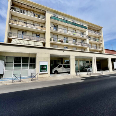 Commerce  305200 €