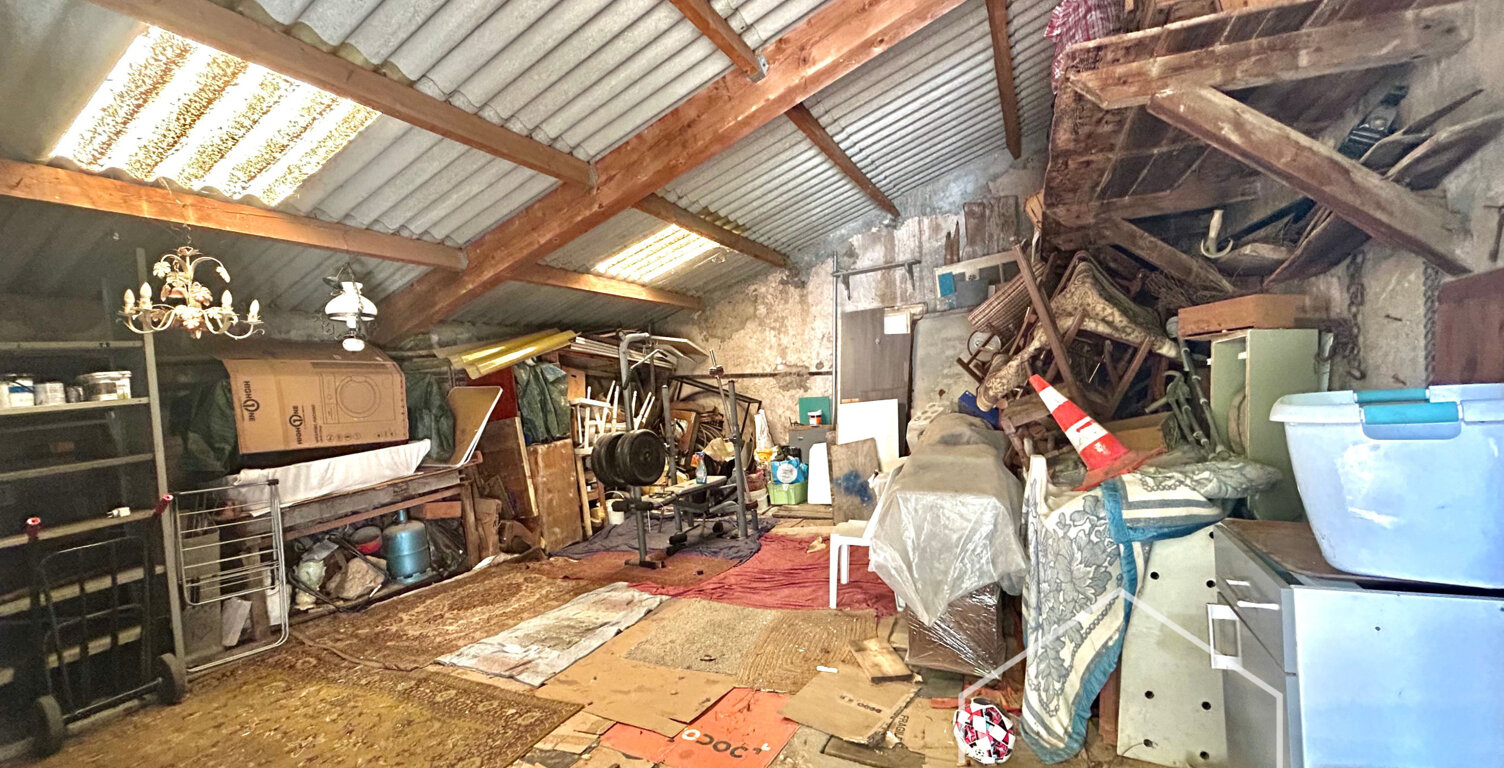 BÂTI DE 43M2 À RÉNOVER LA TREILLE — photo 1