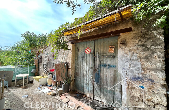 BÂTI DE 43M2 À RÉNOVER LA TREILLE — photo 2
