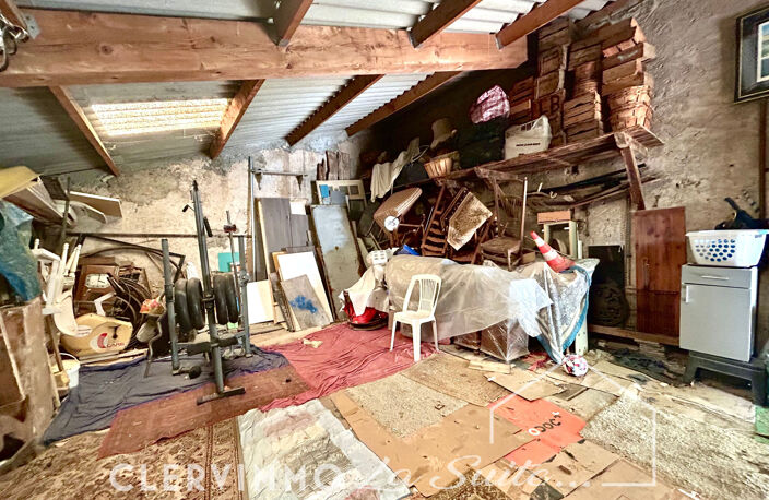 BÂTI DE 43M2 À RÉNOVER LA TREILLE — photo 3