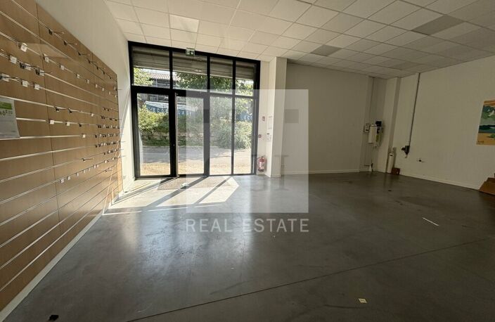 LOCAL COMMERCIAL  / BUREAUX / à LOUER — photo 2