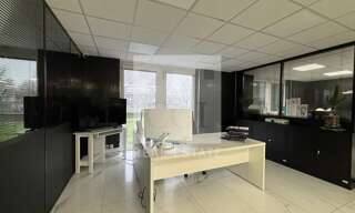 Bureau  318 m² à louer à Bron (69500)