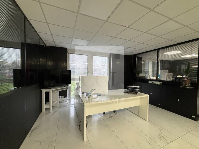 BUREAUX à LOUER — photo 1