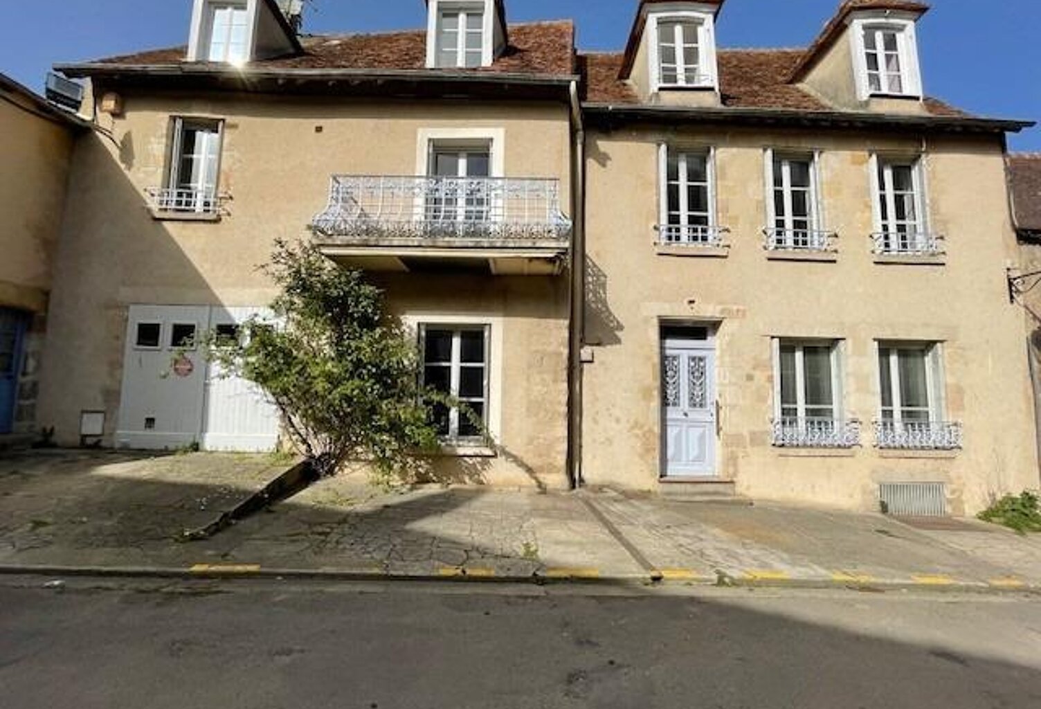 Vente maison 9 pièces 285 m² Saint-Benoît-du-Sault (36170) — photo 1