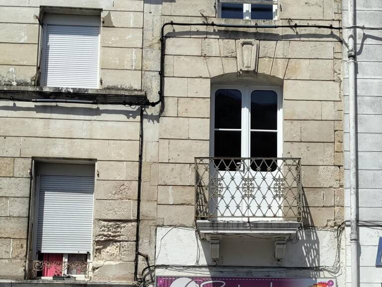 Immeuble situé  proche des jardins de la Brèche et du centre ville — photo 1
