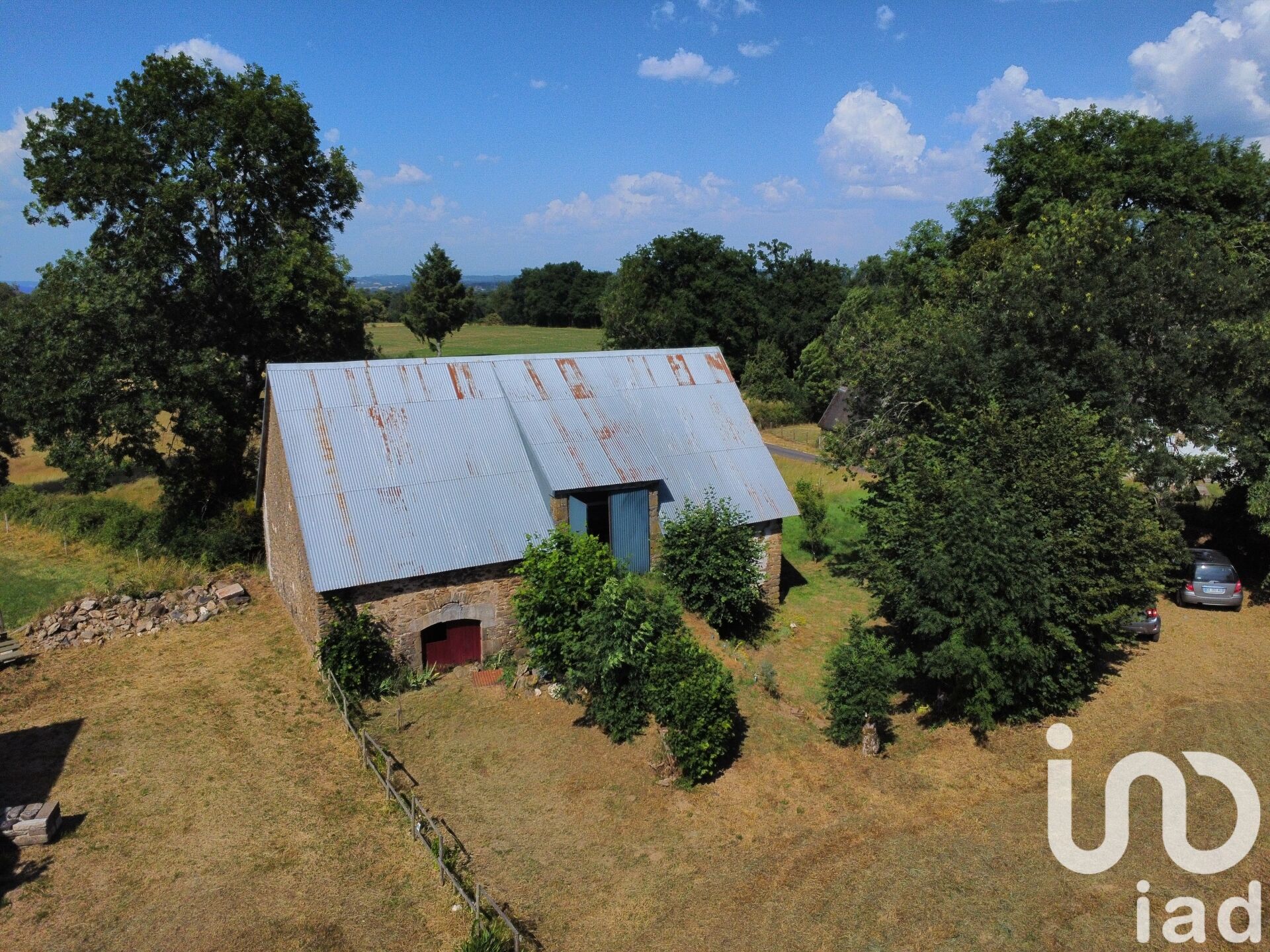 Pleaux - 227m² - 2p.