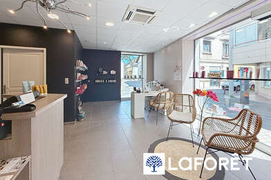 Commerce  42500 €