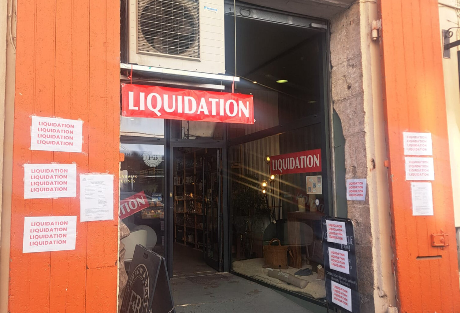 À LOUER   LOCAL COMMERCIAL 356,35 m2   EMPLACEMENT PREMIUM RUE SAINTE / VIEUX-PORT   MARSEILLE 1ᵉ — photo 1