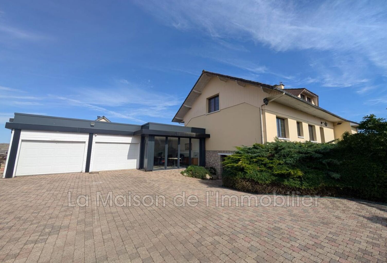 Pavillon + bureau indépendant + Sous-sol + Double garage — photo 1