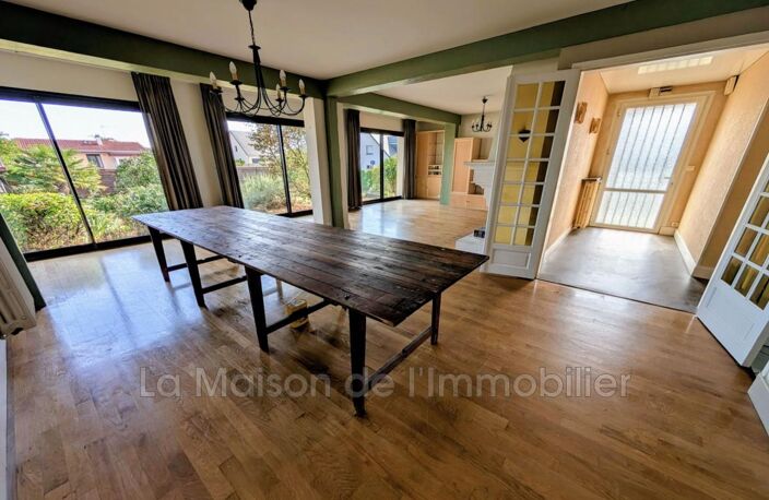 Pavillon + bureau indépendant + Sous-sol + Double garage — photo 2