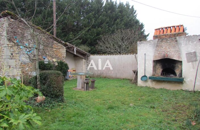 PROCHE DE NANTEUIL EN VALLEE — photo 2