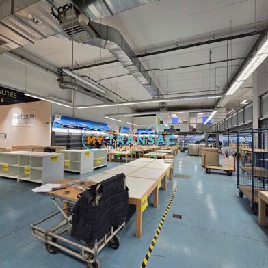 Local industriel  21575 €