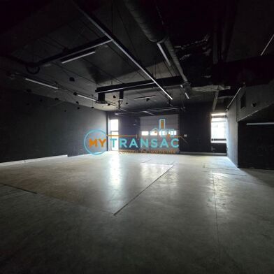 Local industriel  4948 €