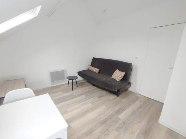 Studio moderne avec cuisine ouverte — photo du bien