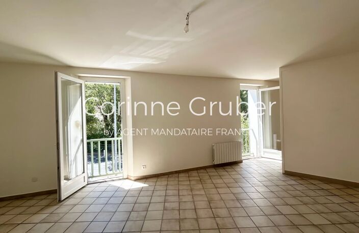 EXCLUSIVITÉ Appartement de type 4 avec cave et parking privatif en centre ville — photo 3