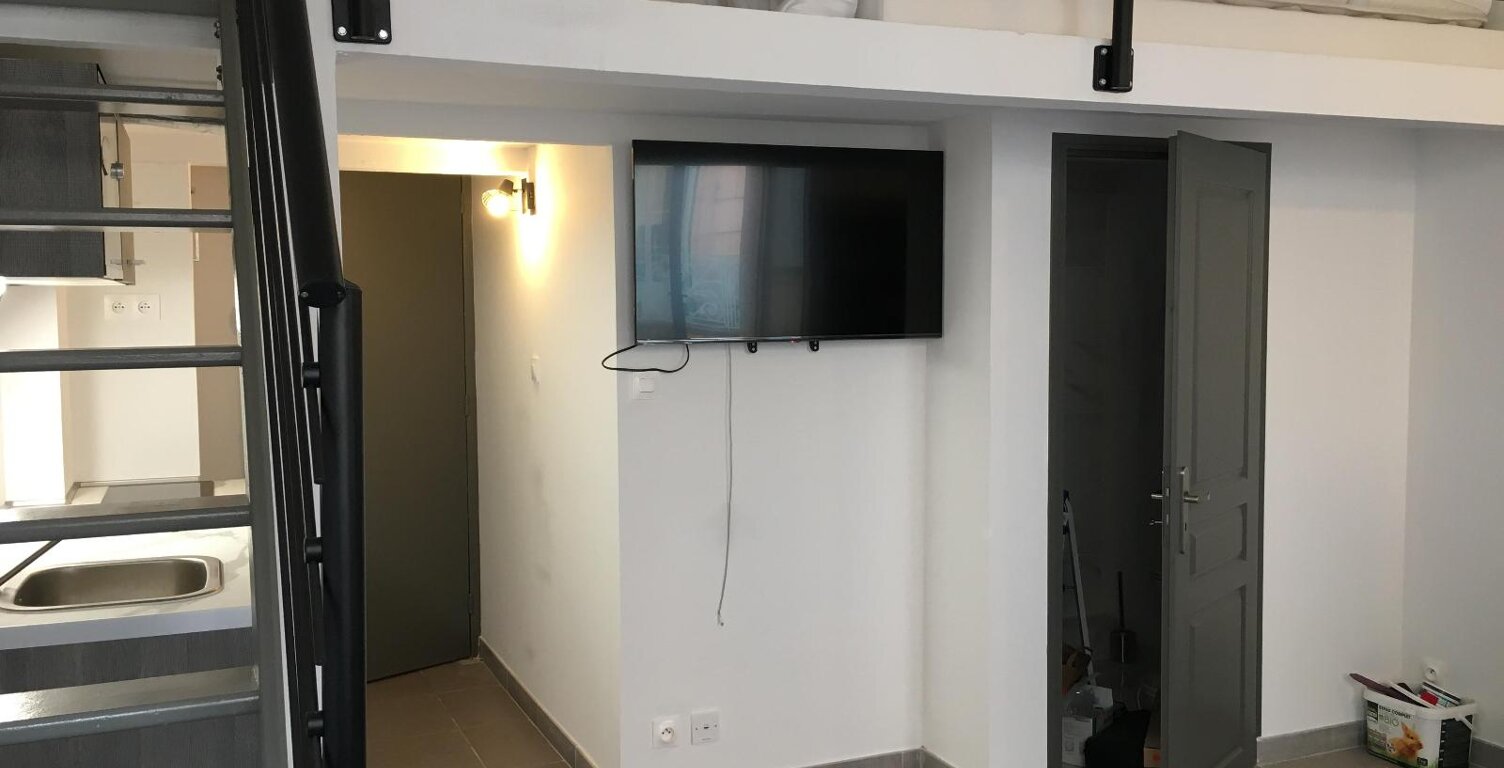 Location appartement 1 pièce 18 m² à Salon-de-Provence (13300) — photo 1