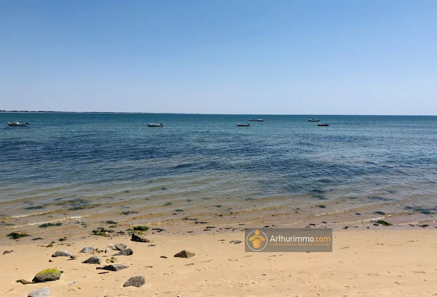 LES PIEDS DANS L'EAU — photo 1