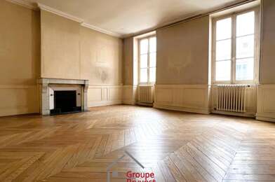 Appartement 9 pièces 299000 €