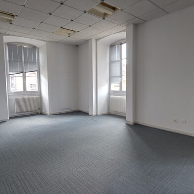 Bureau 7 pièces 4884 €