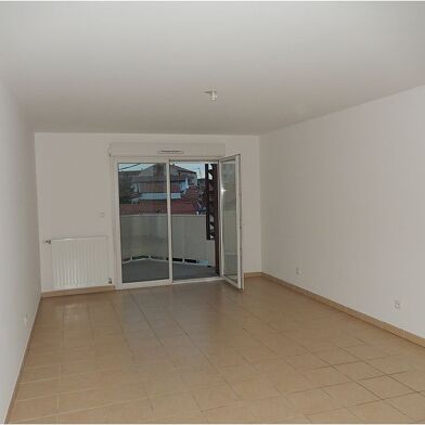 Appartement 3 pièces 905 €