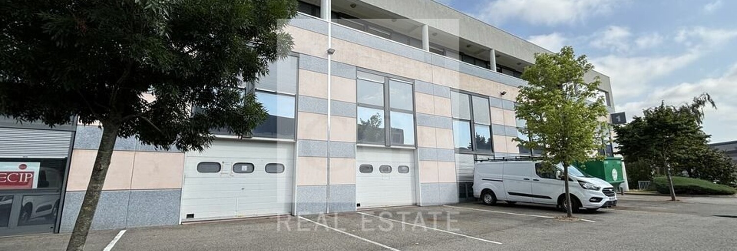 Commerce  205 m² à louer à Saint-Quentin-Fallavier (38070)