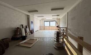 Commerce  205 m² à louer à Saint-Quentin-Fallavier (38070)