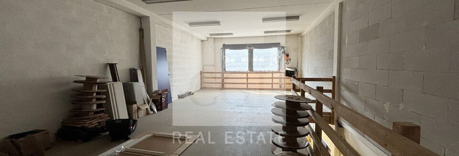 Commerce  205 m² à louer à Saint-Quentin-Fallavier (38070)