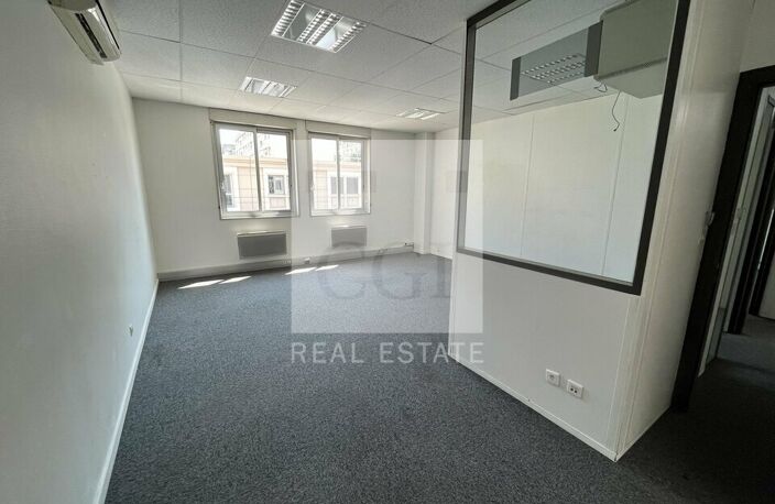 BUREAUX à LOUER — photo 2